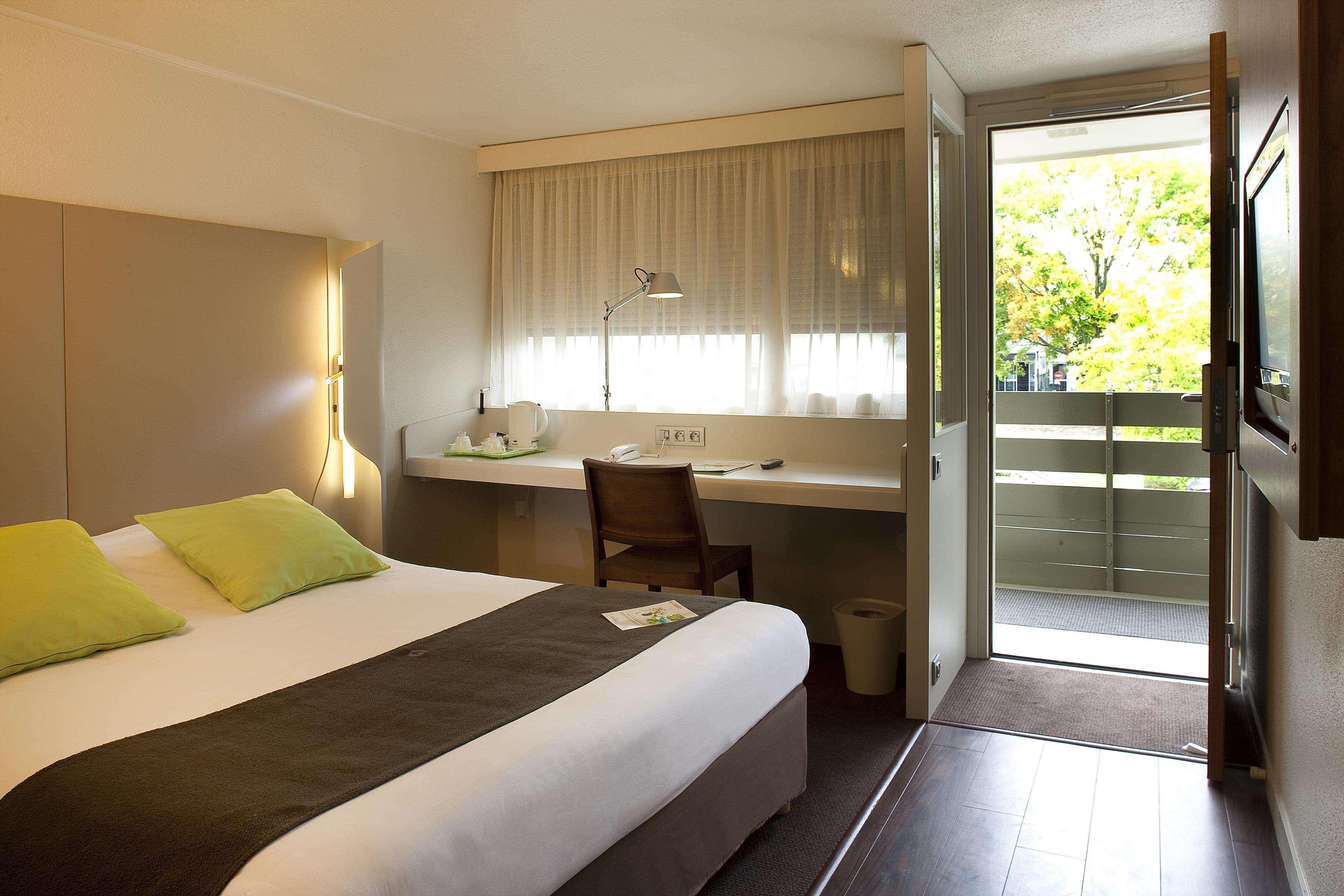 Campanile Saint-Germain-En-Laye Hotel Room photo